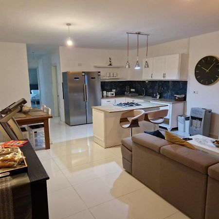 Appartement Town Pent House à Ħal Ħal Luqa Extérieur photo