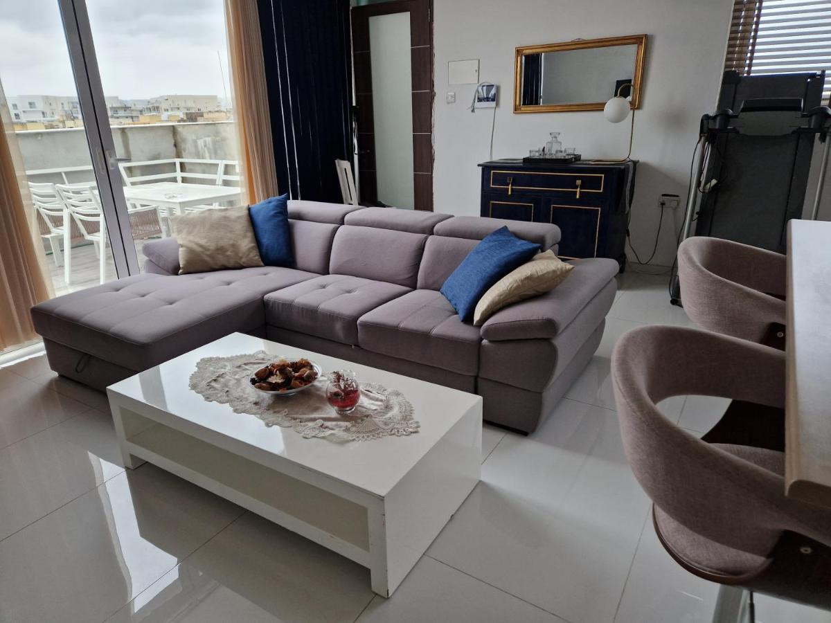 Appartement Town Pent House à Ħal Ħal Luqa Extérieur photo