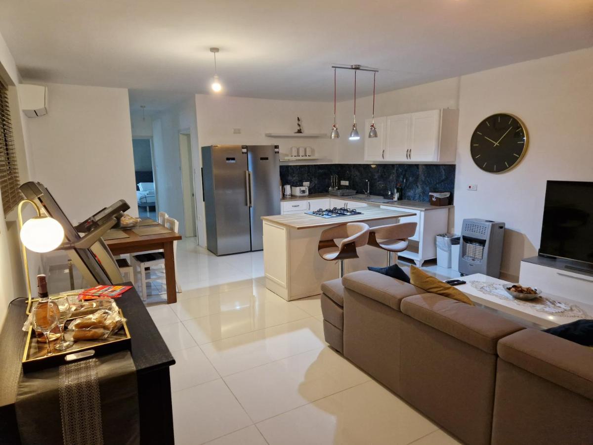 Appartement Town Pent House à Ħal Ħal Luqa Extérieur photo