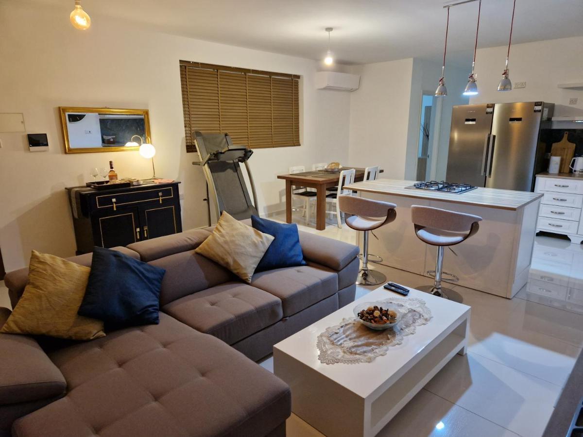 Appartement Town Pent House à Ħal Ħal Luqa Extérieur photo