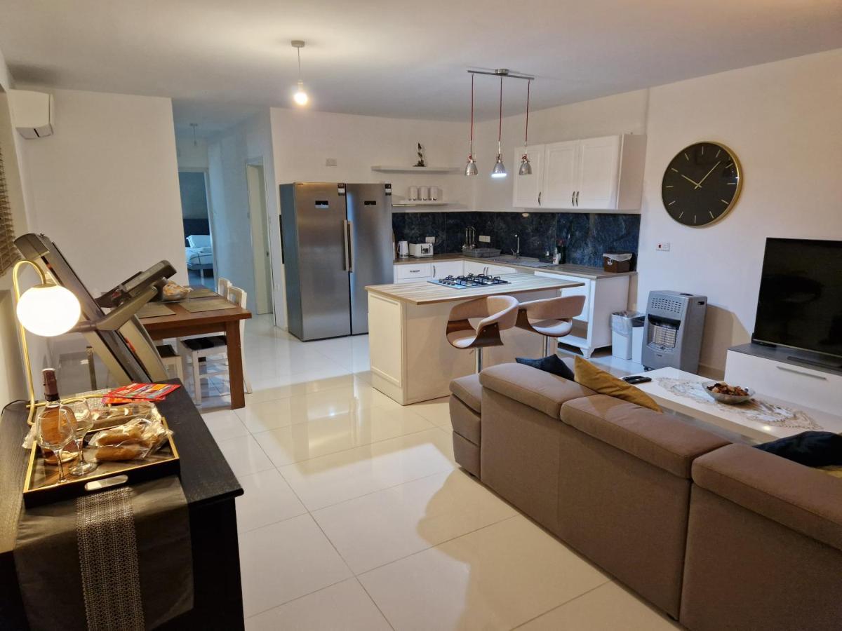 Appartement Town Pent House à Ħal Ħal Luqa Extérieur photo