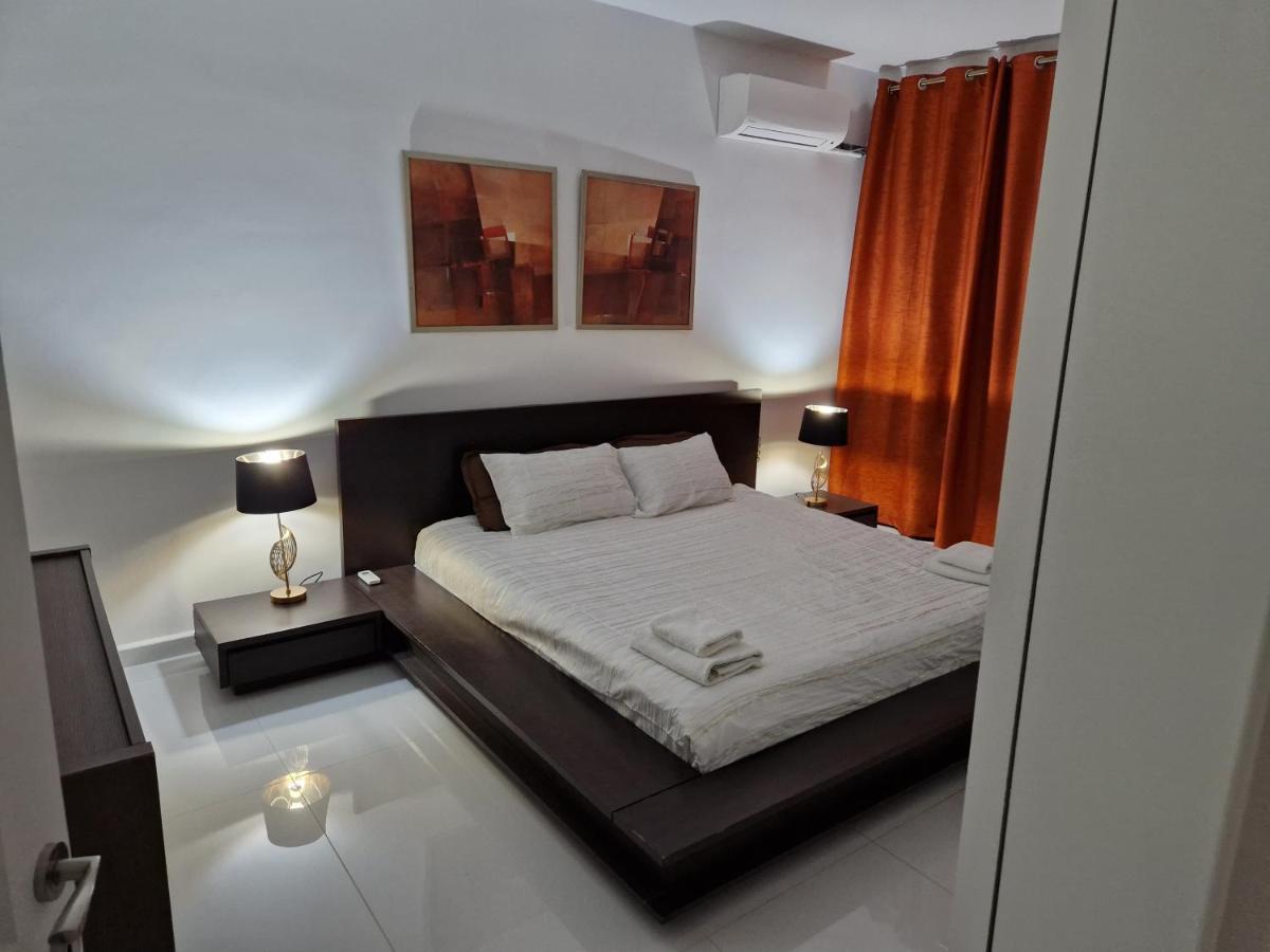 Appartement Town Pent House à Ħal Ħal Luqa Extérieur photo
