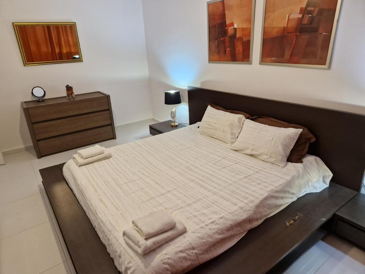 Appartement Town Pent House à Ħal Ħal Luqa Extérieur photo